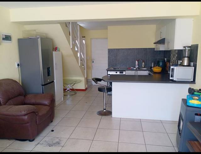 2 BEDROOM DUPLEX FOR SALE IN STRATFORD GREEN